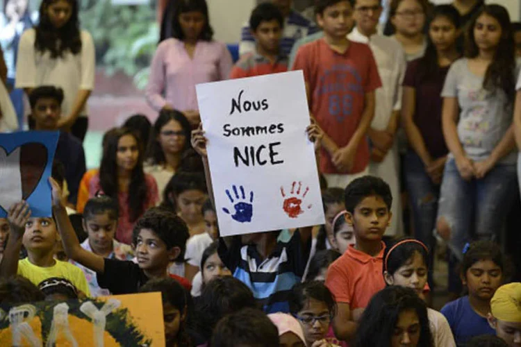 
	Nice: para uma enfermeira de Nice &quot;o passeio se transformou em uma avenida coberta de corpos&quot;
 (Getty Images)