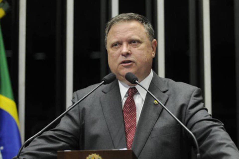 Ministro apela a deputados que aprovem PEC do teto