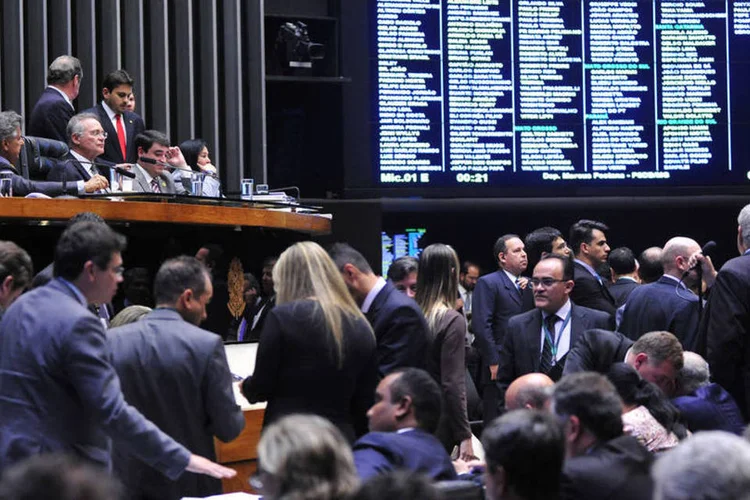 
	Congresso: todo reajuste dos sal&aacute;rios de deputados e senadores &eacute; repassado para as aposentadorias
 (Luis Macedo/Câmara dos Deputados)