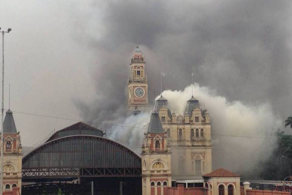 As fotos do incêndio que atinge o Museu da Língua Portuguesa
