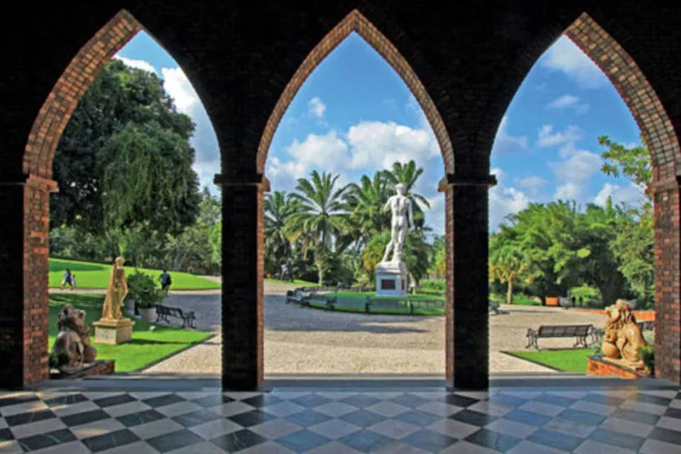 Instituto Ricardo Brennand: museu brasileiro mais bem colocado na lista mundial de 2014 ficou na 17ª posição, à frente do francês Louvre
 (Heudes Regis / Guia Quatro Rodas)