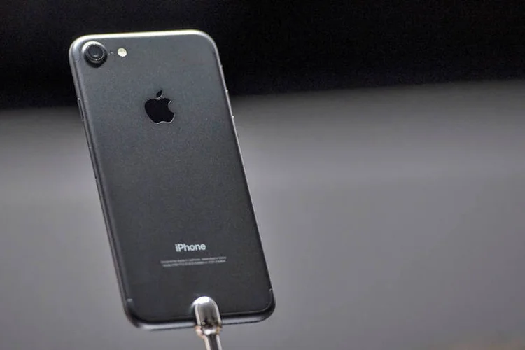 
	iPhone 7: smartphone se saiu mal em teste de dura&ccedil;&atilde;o de bateria feito com concorrentes
 (David Paul Morris/Bloomberg)
