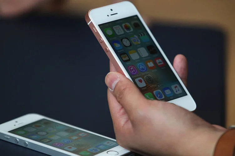 
	iPhone: a Samsung Electronics atualmente domina o mercado de OLED para smartphones
 (Justin Sullivan/Getty Images)
