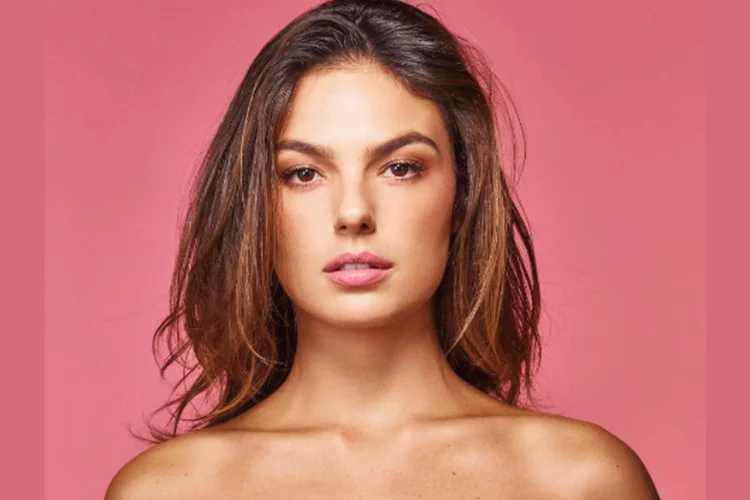 Isis Valverde em campanha do Outubro Rosa (Reprodução/Instagram)
