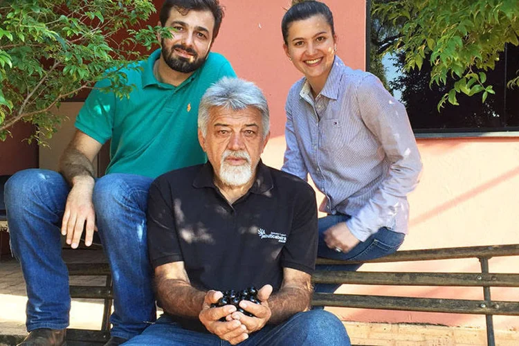 Pedro, Fernando e Aline Grando: a família trabalha na Jabuticabeira, que possui mais de 20 anos de história
 (Divulgação/Jabuticabeira)