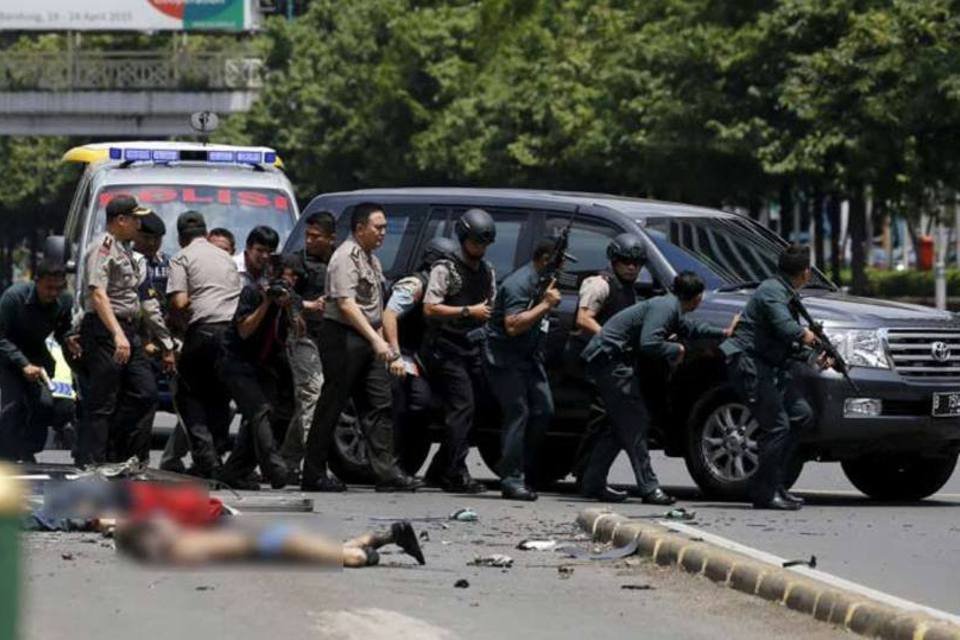 10 imagens (fortes) do dia de terror na capital da Indonésia
