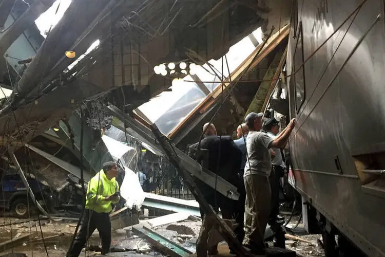
	Acidente: o servi&ccedil;o ferrovi&aacute;rio dentro e nos arredores da esta&ccedil;&atilde;o de Hoboken foi suspenso
 (Pancho Bernasconi/Getty Images)