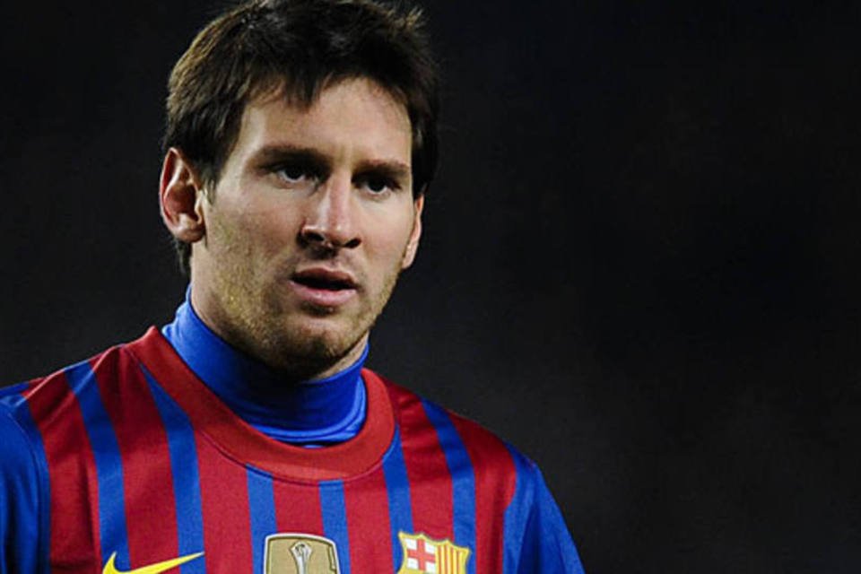 Messi assina novo contrato com o Barcelona até 2021