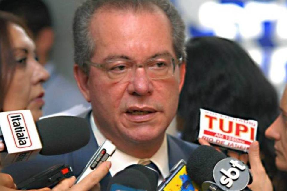 José Aníbal pede suspensão de prévias do PSDB