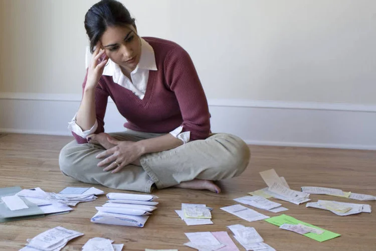 Inadimplência: volume de dívidas em nome de pessoas físicas recuou 2,24% na comparação anual entre dezembro de 2016 e o mesmo mês de 2015 (David Sacks/Thinkstock)