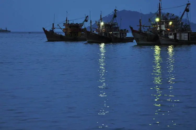 
	Barcos de pesca na Mal&aacute;sia: propriet&aacute;rio disse que perdeu contato com a embarca&ccedil;&atilde;o no s&aacute;bado
 (Wikimedia Commons/Dcubillas)
