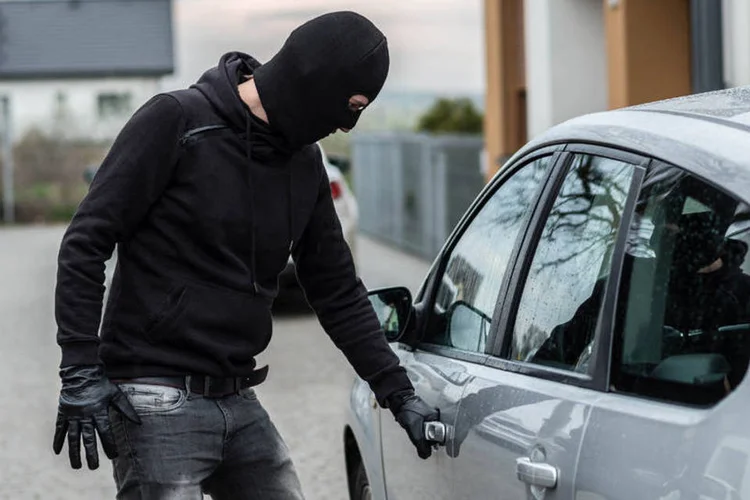 Roubos: as armas apreendidas em poder do crime organizado tiveram uma queda (djedzura/Thinkstock/Thinkstock)