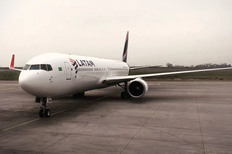 Latam e Azul: acordo envolve 64 rotas domésticas (Facebook/LATAM Airlines/Divulgação)