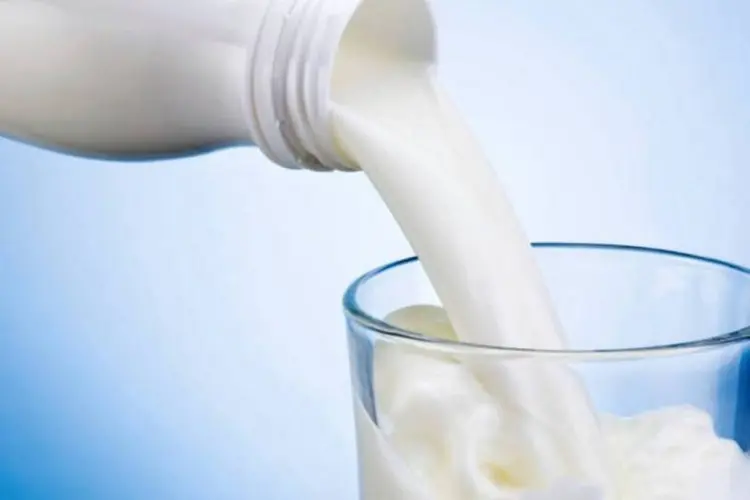 Leite: o Brasil foi destino de 86% do leite uruguaio em pó desnatado e 72% do integral em 2017 (ThinkStock/Thinkstock)