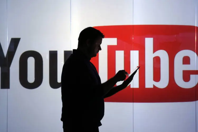 YouTube: o YouTube está sob intenso escrutínio por causa de anúncios que aparecem ao lado de vídeos com mensagens homofóbicas ou antissemitas (Bloomberg/Bloomberg)