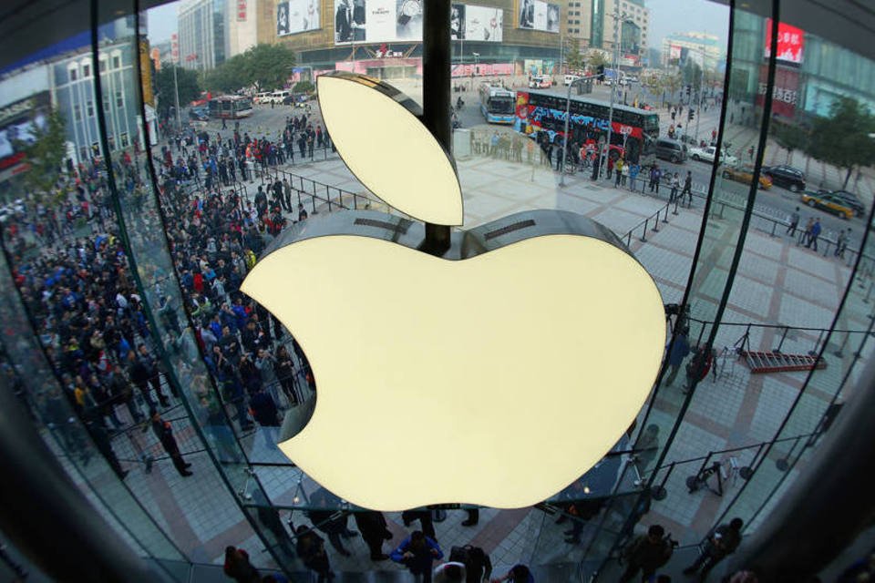 Wall St sobe a patamar recorde impulsionado pela Apple e bancos