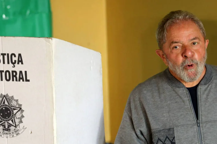 
	Lula: a reportagem ressalta ainda o fato de que l&iacute;deres como Luiz In&aacute;cio Lula da Silva e a ex-presidente da Argentina Cristina Kirchner enfrentam acusa&ccedil;&otilde;es de corrup&ccedil;&atilde;o
 (PAULO WHITAKER/reuters)