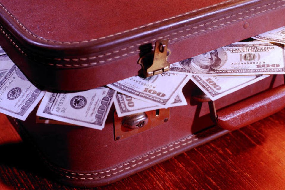 Mala de dinheiro: corrupção e falta de transparência andam juntas (foto/Thinkstock)