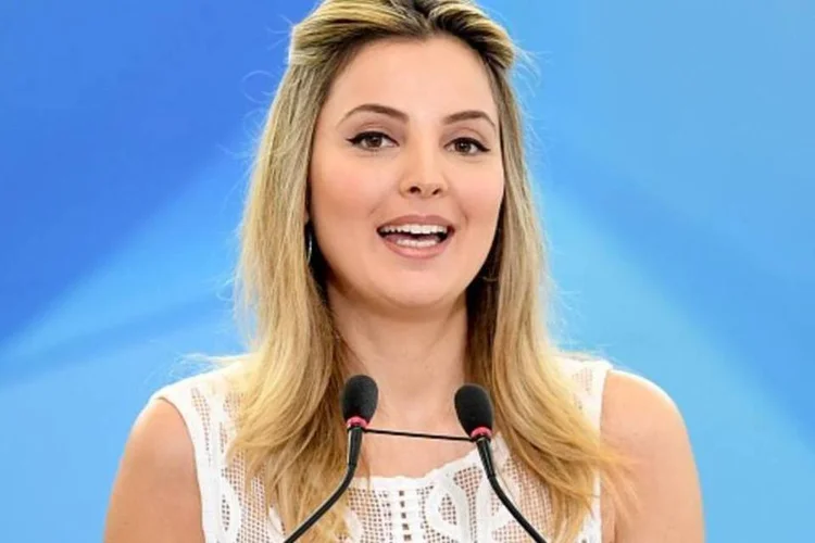 Marcela Temer: primeira-dama pediu ajuda, mas teve de entrar na água de roupa para retirar o animal de estimação do lago (Getty Images/Getty Images)