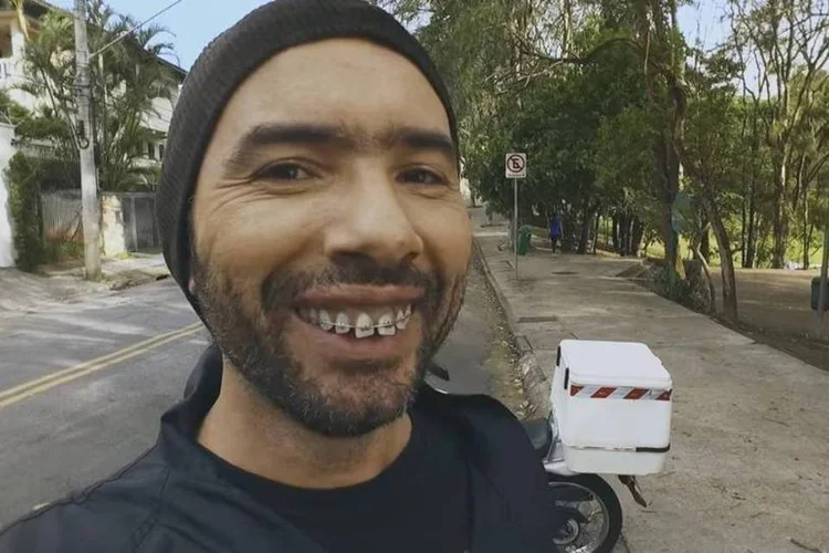 
	Marco Luque: com trajes e linguajares caracter&iacute;sticos, os personagens abordam o tema de forma irreverente e ajudam a mostrar ao p&uacute;blico como se prevenir
 (Reprodução/Youtube)