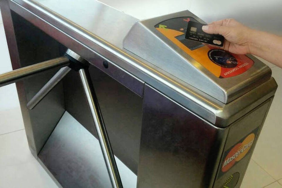 Mastercard lança sistema que aceita cartões em ônibus e trem