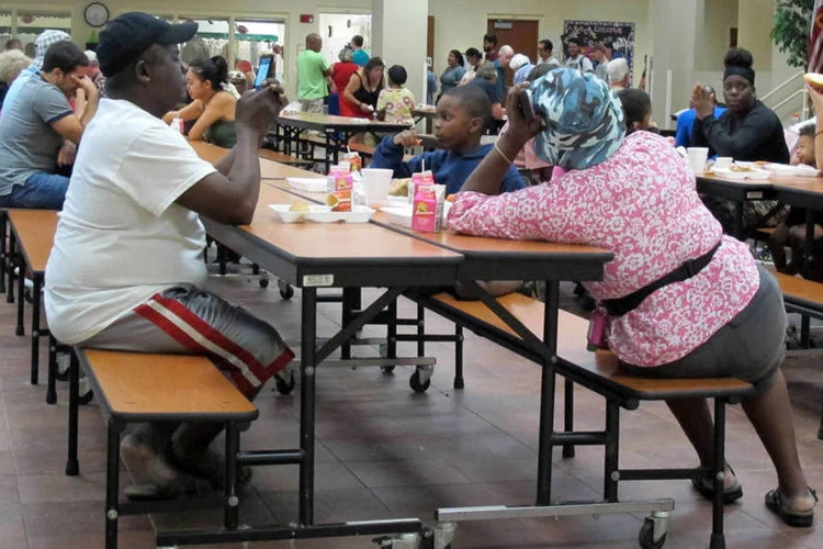 
	Abrigos: 1,5 milh&atilde;o de moradores da costa leste da Fl&oacute;rida receberam a orienta&ccedil;&atilde;o de deixar o litoral
 (Henry Romero/Reuters)