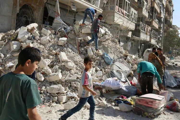 Aleppo: o exército sírio também disparou contra outros bairros (Abdalrhman Ismail/Reuters)