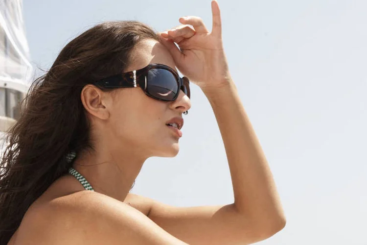 
	&Oacute;culos de sol: estudos indicavam que a exposi&ccedil;&atilde;o ao sol ao longo do tempo pode deteriorar a prote&ccedil;&atilde;o &agrave; radia&ccedil;&atilde;o UV
 (Jim Arbogast/Thinkstock)