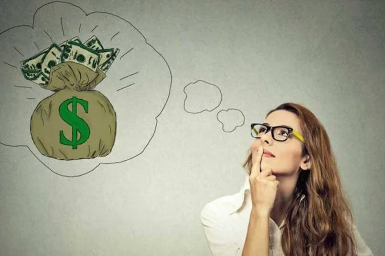 Mulher pensando em dinheiro: alguns negócios lucram muito ao gerar renda aos seus clientes (divulg/Thinkstock)