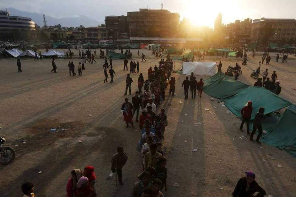 Katmandu, no Nepal, vira 'cidade de tendas'