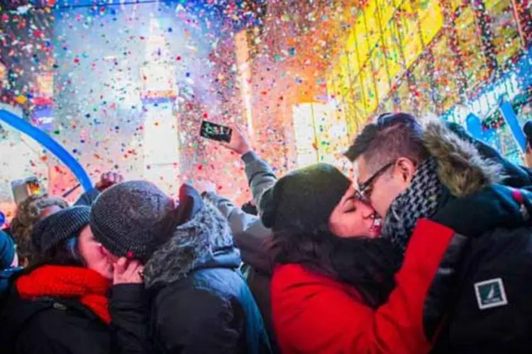 Beijaço toma conta da Times Square, durante celebração do Ano Novo em Nova York (Getty Images)