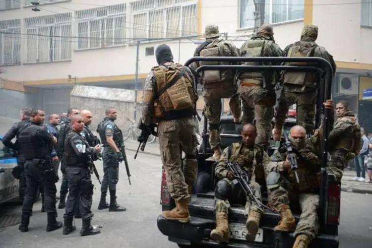 Operação após ataques às UPPs no Cantagalo e Pavão-Pavãozinho, no Rio de Janeiro (Fernando Frazão/Agência Brasil)