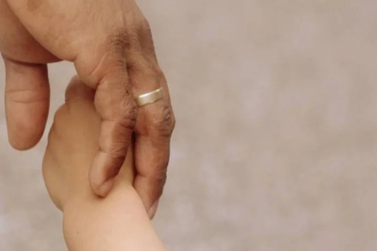 
	Pai e filho de cores diferentes: &quot;Voc&ecirc; n&atilde;o pode ficar aqui dentro. Aqui n&atilde;o &eacute; lugar para voc&ecirc;&quot;, teria dito gerente ao mandar o filho do casal, negro, sair da concession&aacute;ria
 (stock.xchng)