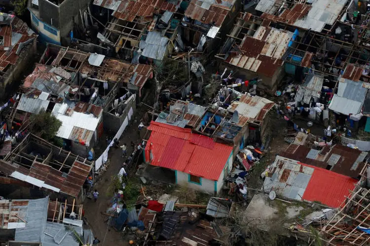 
	Passagem do fura&ccedil;&atilde;o Matthew no Haiti: pelo menos 1,4 milh&atilde;o de pessoas precisam de ajuda humanit&aacute;ria, afirma a ONU
 (Carlos Garcia Rawlins / Reuters)