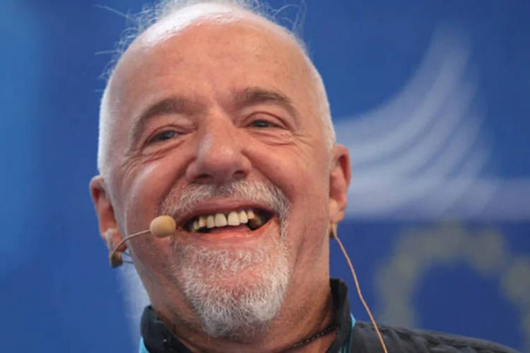
	Paulo Coelho: se agora os planos previstos se cumprirem, o filme come&ccedil;aria sua produ&ccedil;&atilde;o em meados de 2017
 (Getty Images)