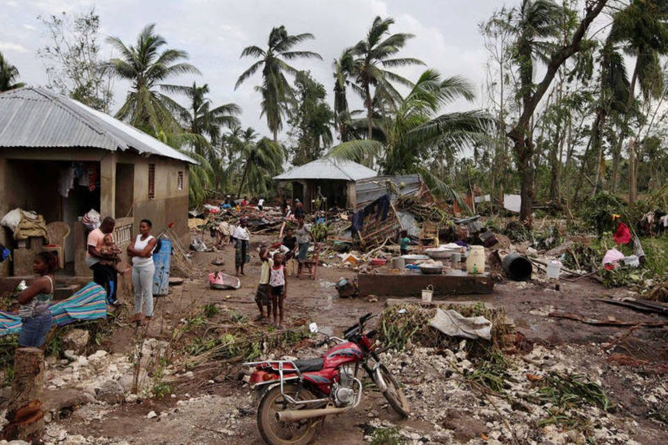 Furacão Matthew mata quase 900 no Haiti antes de atingir EUA