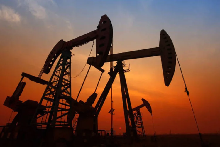 Exploração de petróleo (./Thinkstock)