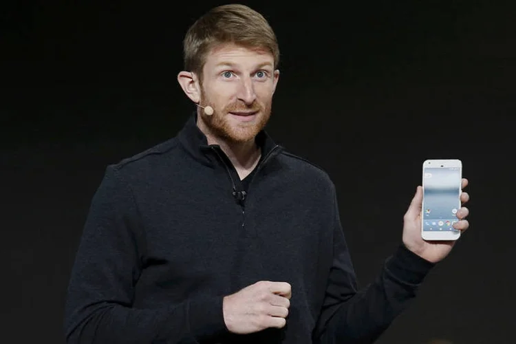 
	Brian Rakowski: o diretor apresentou alguns dos recursos da nova assistente do Google
 (Reuters)