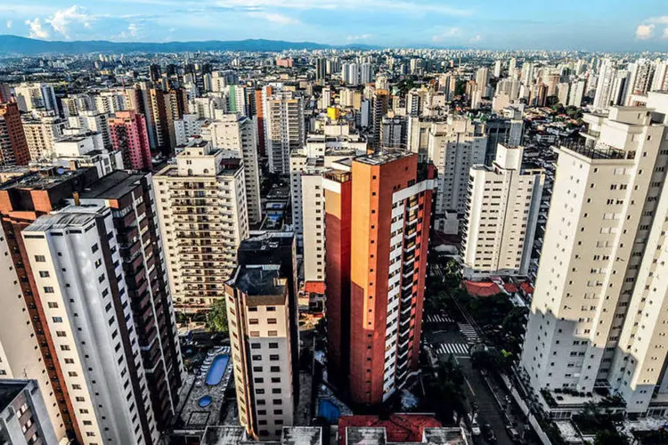 Vista superior de prédios na zona oeste de São Paulo (Germano Lüders/Exame)