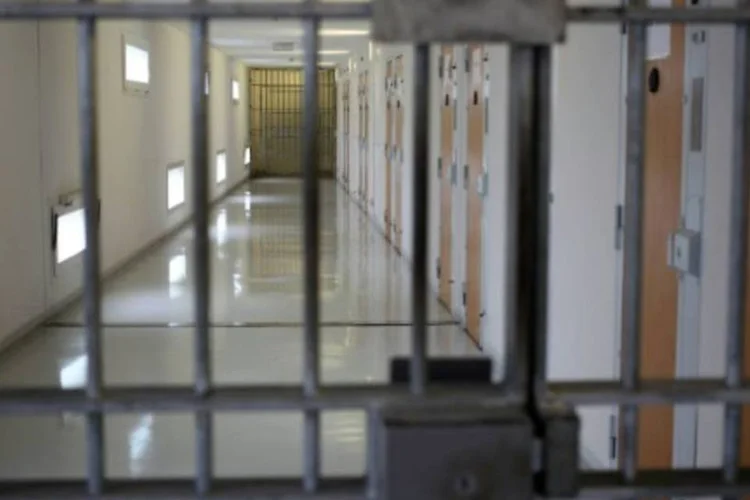 
	Pris&atilde;o: o balan&ccedil;o foi divulgado pelo Tribunal Regional Eleitoral de Pernambuco (TRE-PE), que considerou &quot;tranquilas&quot; as elei&ccedil;&otilde;es
 (Richard Bouhet/AFP)