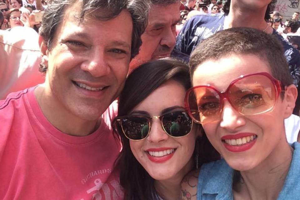 Haddad é recebido aos gritos de 'Valeu' e 'Uh! Governador'