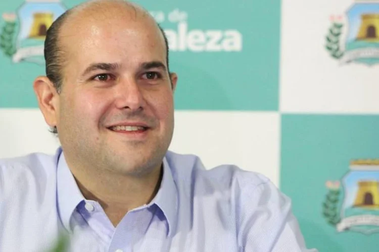 
	Roberto Cl&aacute;udio: 38% das inten&ccedil;&otilde;es de voto
 (Reprodução Facebook)
