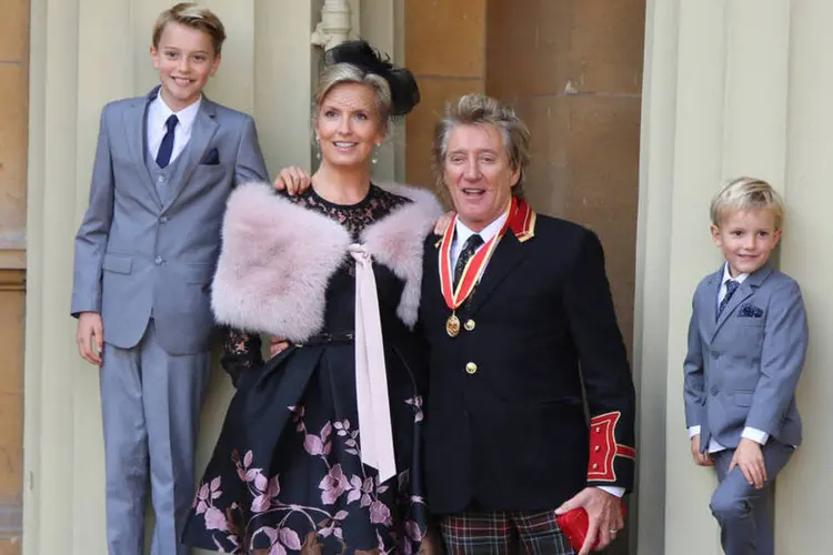 Sir Rod Stewart com sua família: (Gareth Fulller/Getty Images)