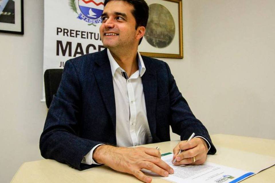 Rui Palmeira é reeleito para prefeitura de Maceió
