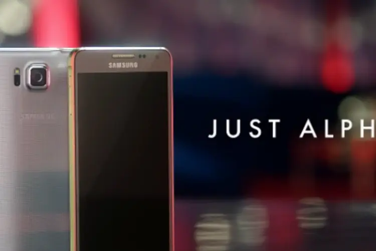 
	Galaxy Alpha: expectativa &eacute; que ele custe menos do que o Galaxy S5
 (Reprodução/YouTube/Samsung Mobile)