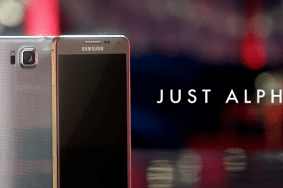 Samsung mostra Galaxy Alpha, com design parecido com iPhone