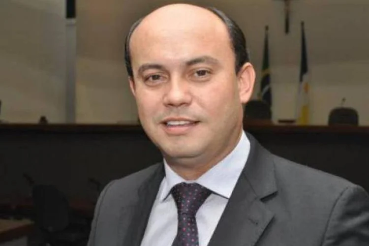 
	Sandoval Cardoso: a Opera&ccedil;&atilde;o &Aacute;pia investiga direcionamento de licita&ccedil;&otilde;es e fraudes em contratos de obras de rodovias no Tocantins
 (Divulgação/Facebook oficial Sandoval Cardoso)
