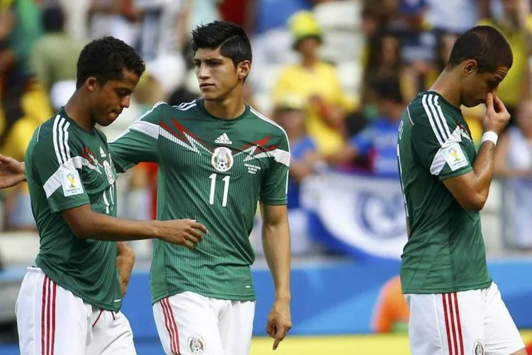 Seleção do México após derrota contra a Holanda: piada da KLM no Twitter pegou mal (REUTERS/Dominic Ebenbichler)