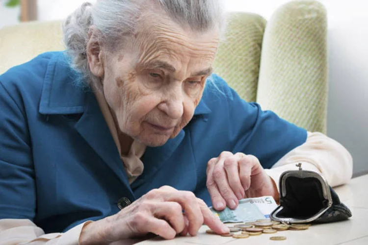 Pensões: lei que data de 1958 servia para proteger mulheres, que raramente trabalhavam fora, e foi revogada em 1990 (Thinckstock/Thinkstock)