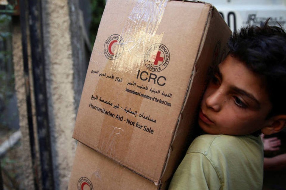 Cidades do norte da Síria recebem ajuda humanitária